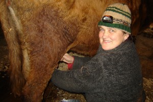 Маричка доит