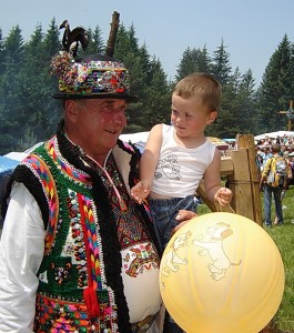 гуцул з дитиною
