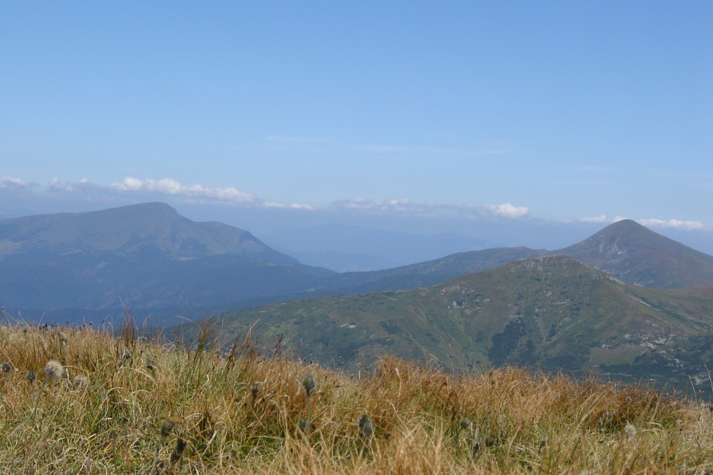 Видны Говерла и Петрос