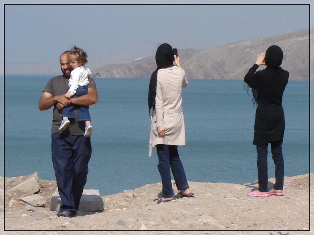 женщины развлекаются