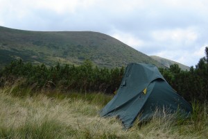 палатка и гора