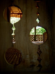 резьба на крыльце