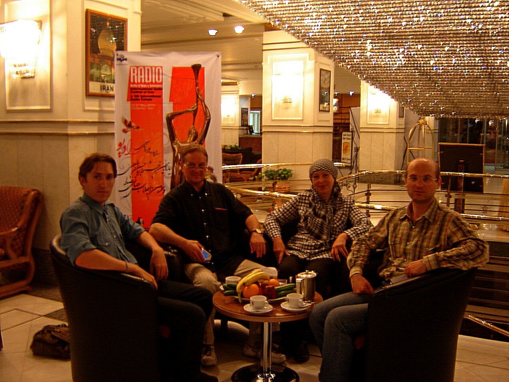 угощение в холле